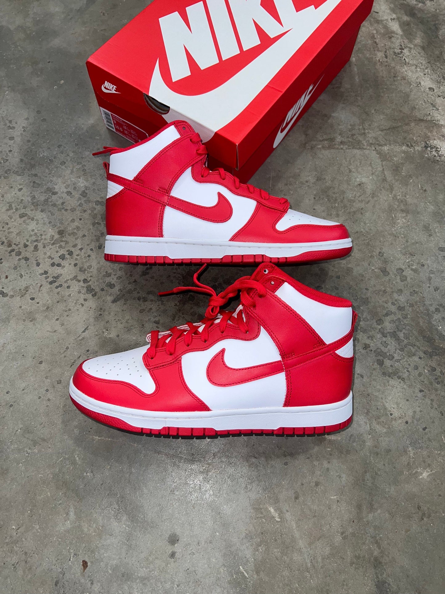 Nike Dunk High Retro - Red