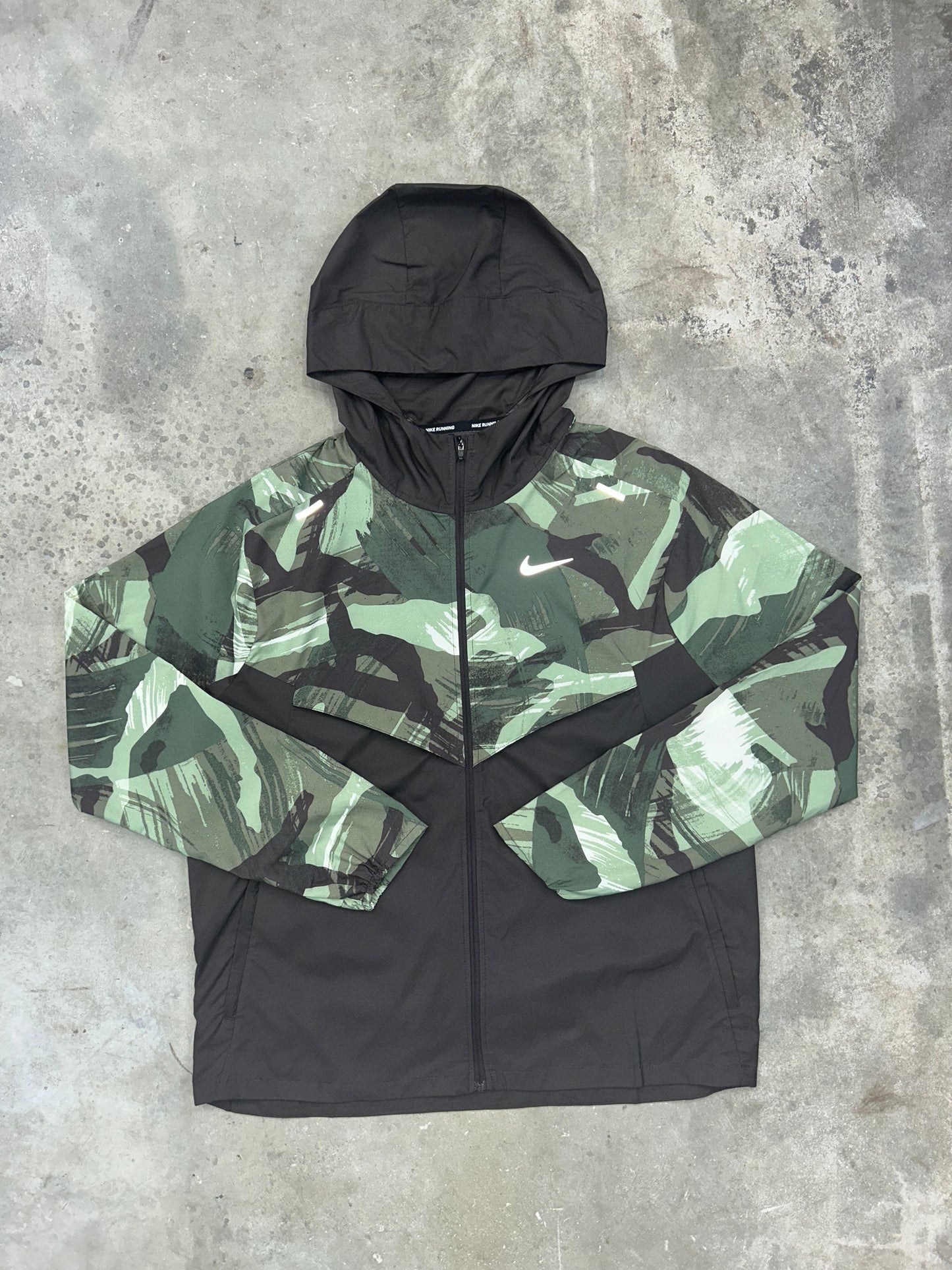 Nike Windrunner - Khaki / Camo