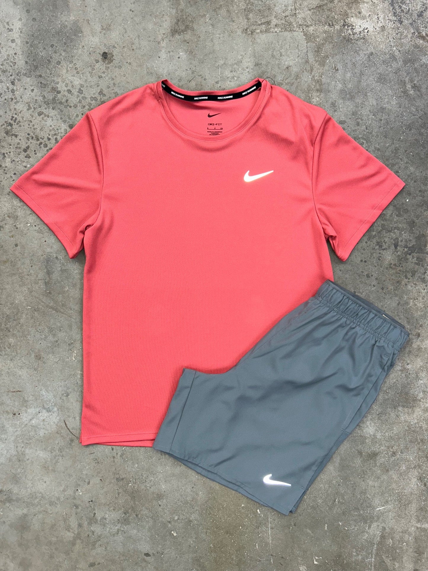 Nike Adobe Dri Fit Set - T Shirt / Grey Shorts