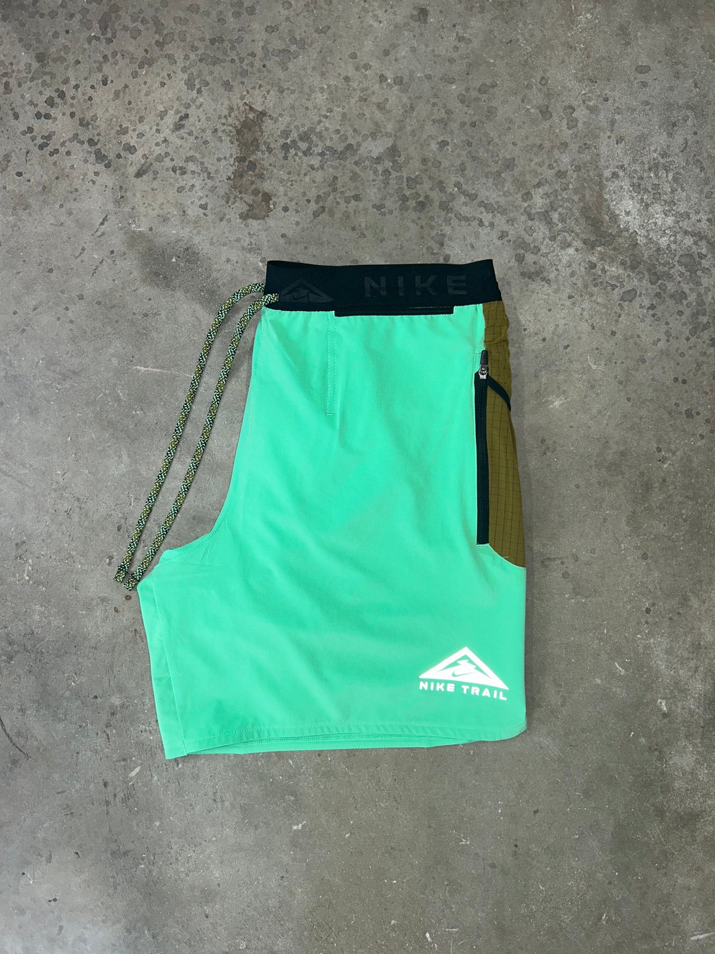 Nike Trail Shorts - Seafoam Green / Khaki