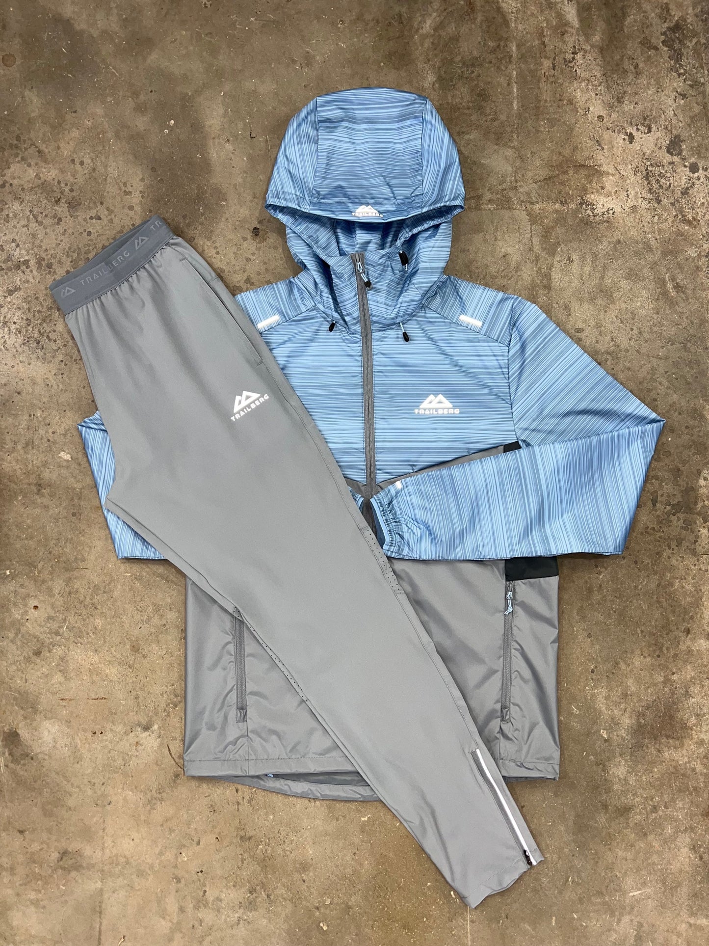 Trailberg Space/Cloud 3.0 Sky Blue Set - Windbreaker / Grey Pants