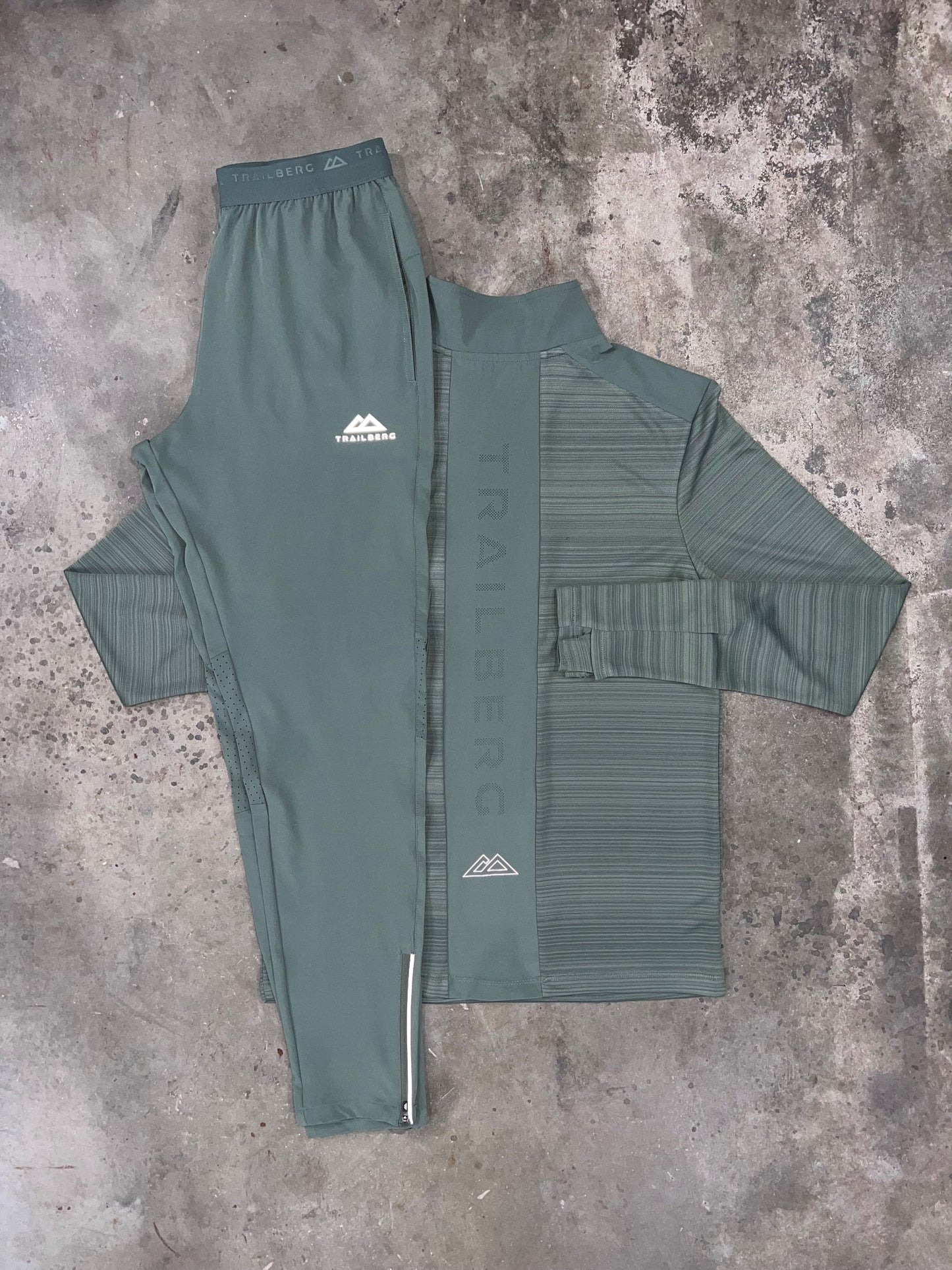 Trailberg Cloud 3.0 Sage Set - Quarter Zip / Sage Pants