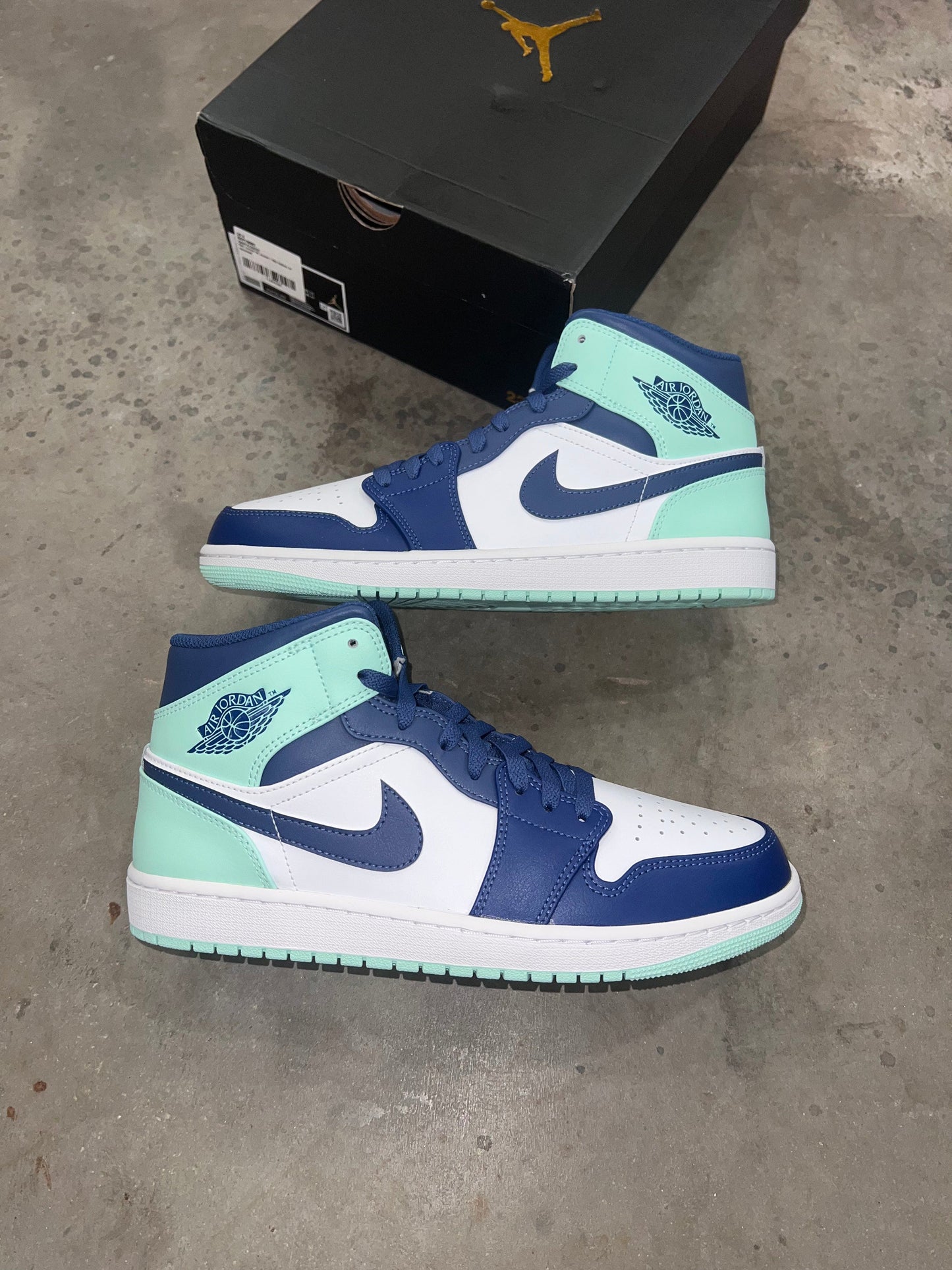 Nike Jordan 1 Mid - Navy / Mint